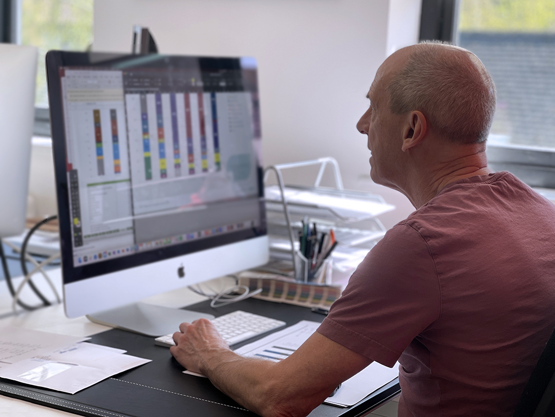 VI_Creative's tweet image. Jon is working on a 98-page financial document, bringing complex charts, tables, and data visuals to life.

If you&apos;re preparing a financial publication, get in touch.

#FinancialDesign #AnnualReports #CorporateDesign #DataVisualisation #TraditionalSkills