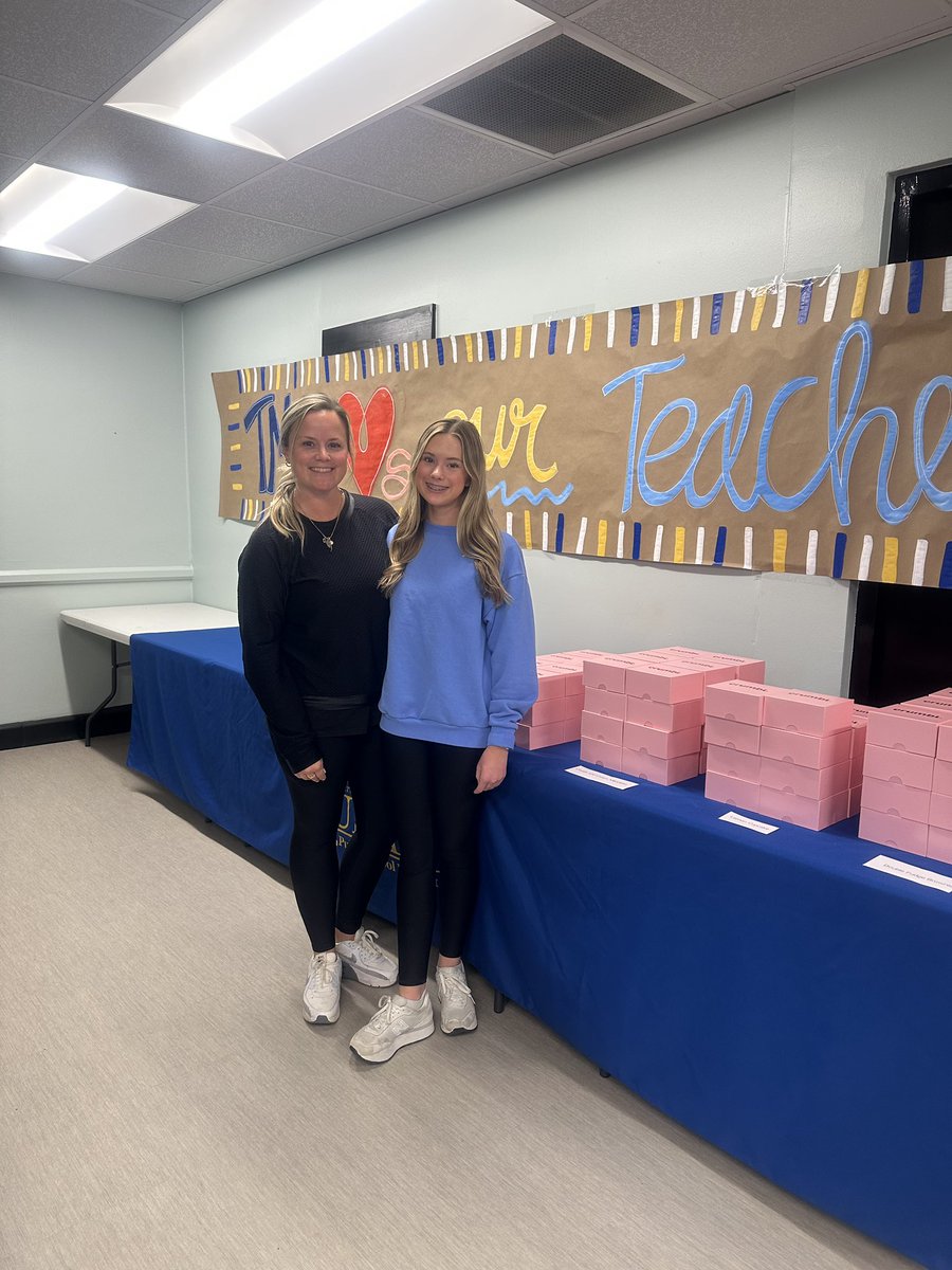 TupeloMiddle's tweet image. TMS teachers are excited for some Crumbl Cookies from Tucker Construction!!