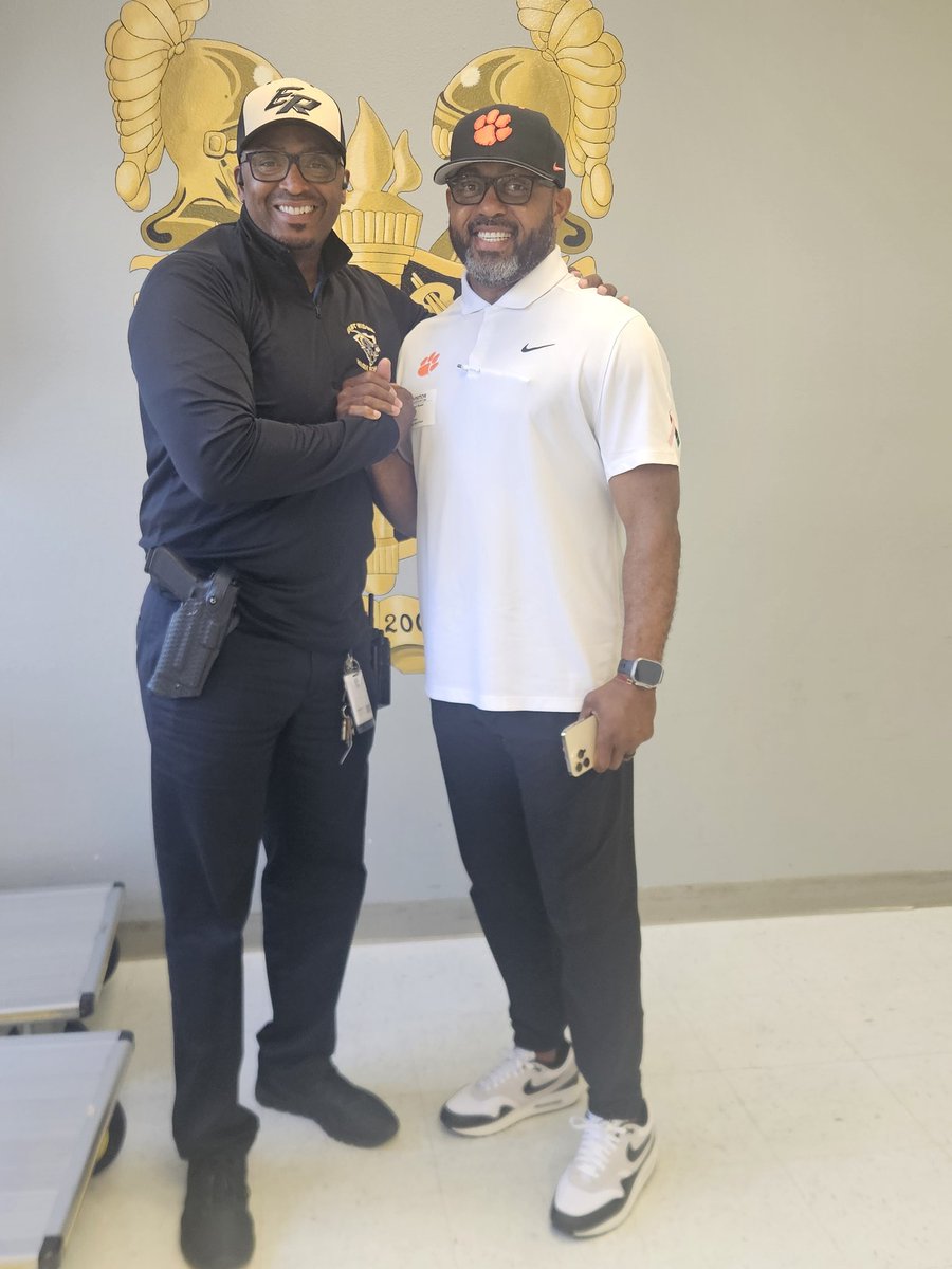 Coach Campbell East Ridge Knights Football (@diondraecampbe2) on Twitter photo We are grateful to have <a href="/CUCoachReed/">Michael Reed</a> stop by East Ridge High School and recruit our players‼️ <a href="/ERHSFB/">East Ridge Knights Football ⚔️🛡🗡</a> ⚔️🛡
<a href="/donnieburchfiel/">Coach Burchfield</a> <a href="/CoachFscott18/">Frank Scott</a> <a href="/ClemsonFB/">Clemson Football</a> We are grateful to have <a href="/CUCoachReed/">Michael Reed</a> stop by East Ridge High School and recruit our players‼️ <a href="/ERHSFB/">East Ridge Knights Football ⚔️🛡🗡</a> ⚔️🛡
<a href="/donnieburchfiel/">Coach Burchfield</a> <a href="/CoachFscott18/">Frank Scott</a> <a href="/ClemsonFB/">Clemson Football</a>