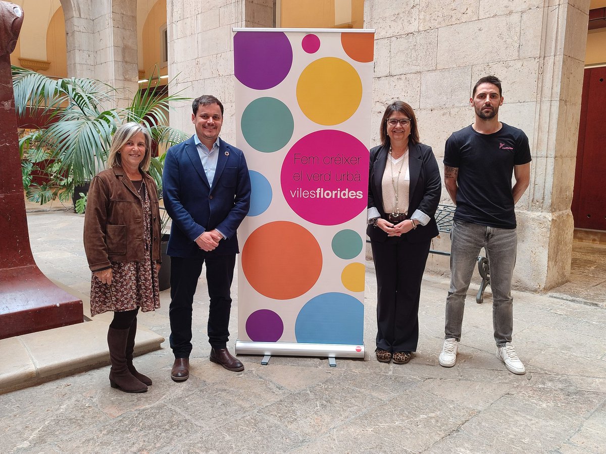 Laura Casas (@laurywinslow) on Twitter photo 🌻 #Tarragona acull aquest divendres el VIII Fòrum de <a href="/VilesFlorides/">Viles Florides</a>.
La jornada tècnica, amb un centenar de participants, permetrà reflexionar sobre la necessitat de mantenir el verd urbà, adaptar-lo i fer-lo més resilient als períodes de sequera.
Informa <a href="/tarragonaradio/">Tarragona Ràdio 🟣</a>. 🌻 #Tarragona acull aquest divendres el VIII Fòrum de <a href="/VilesFlorides/">Viles Florides</a>.
La jornada tècnica, amb un centenar de participants, permetrà reflexionar sobre la necessitat de mantenir el verd urbà, adaptar-lo i fer-lo més resilient als períodes de sequera.
Informa <a href="/tarragonaradio/">Tarragona Ràdio 🟣</a>.