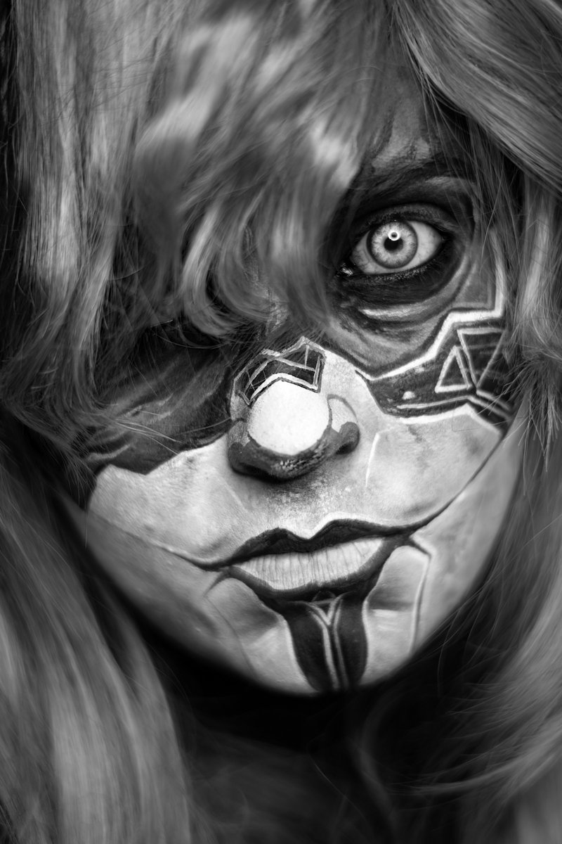 Clair Obscur cosplay - Alicia 🎭

Wow, I cannot get over how much you all liked this makeup! I thought I'd share a few extyra detail shots as I'm still SUPER proud of how the lineart and textures came out 💙

#ClairObscurExpedition33 #cosplay #gaming #makeup