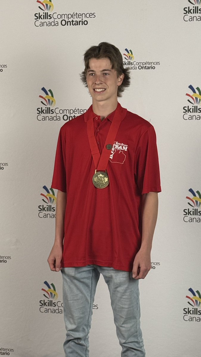 edgefactor_'s tweet image. Amazing work by Nathan S from @BGCDSB for placing 🥇 in Cabinetmaking at #SOC25! 🪚🗄️