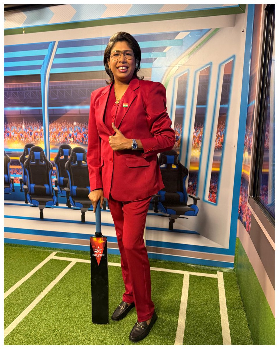 JhulanG10's tweet image. Not just a pinch of Red ♥️ but a load of it 🥰

#TataIPL #Outfit #Commentary #IPLinBangla