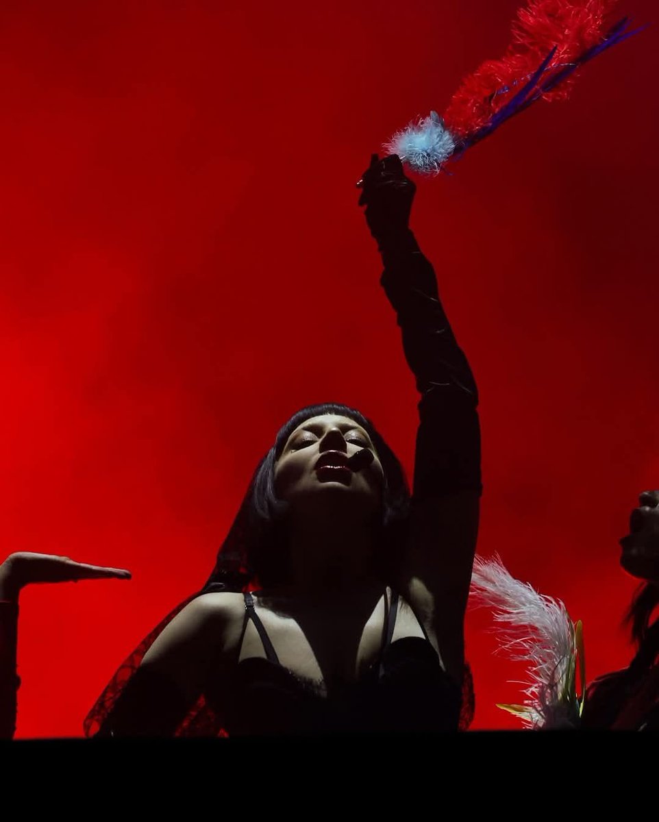 O impacto do show da Lady Gaga em Copacabana foi tão grande que a Billboard fez uma publicação questionando se os EUA seria capaz de superar esse evento histórico que foi o Gagacabana.