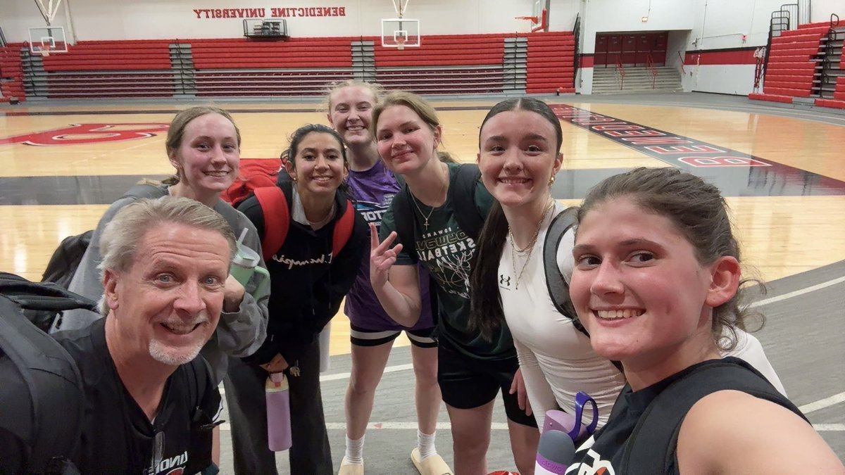 Our 2024 Rockets 17s came to practice last night to scrimmage our 2025 Rockets 17 Elite 40 squad.  Many thanks to Riley Cwinski, Sofia Corral, Maggie Jarzemsky, Sofia O’Sullivan, Brooke Bafia and Emily Troia.  It was great seeing you ladies!