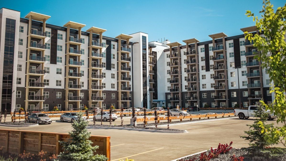 WREDevLtd's tweet photo. The Gates offers a level of comfort that you never imagined. With transportation nearby, you can travel anywhere with ease. 25-55 Daylan Marshall Gate features beautiful suites with in-suite washer/dryer, a gorgeous kitchen. Find your ideal residence. 
https://t.co/XrmfmPZT9M https://t.co/Z9O6PEC9tE