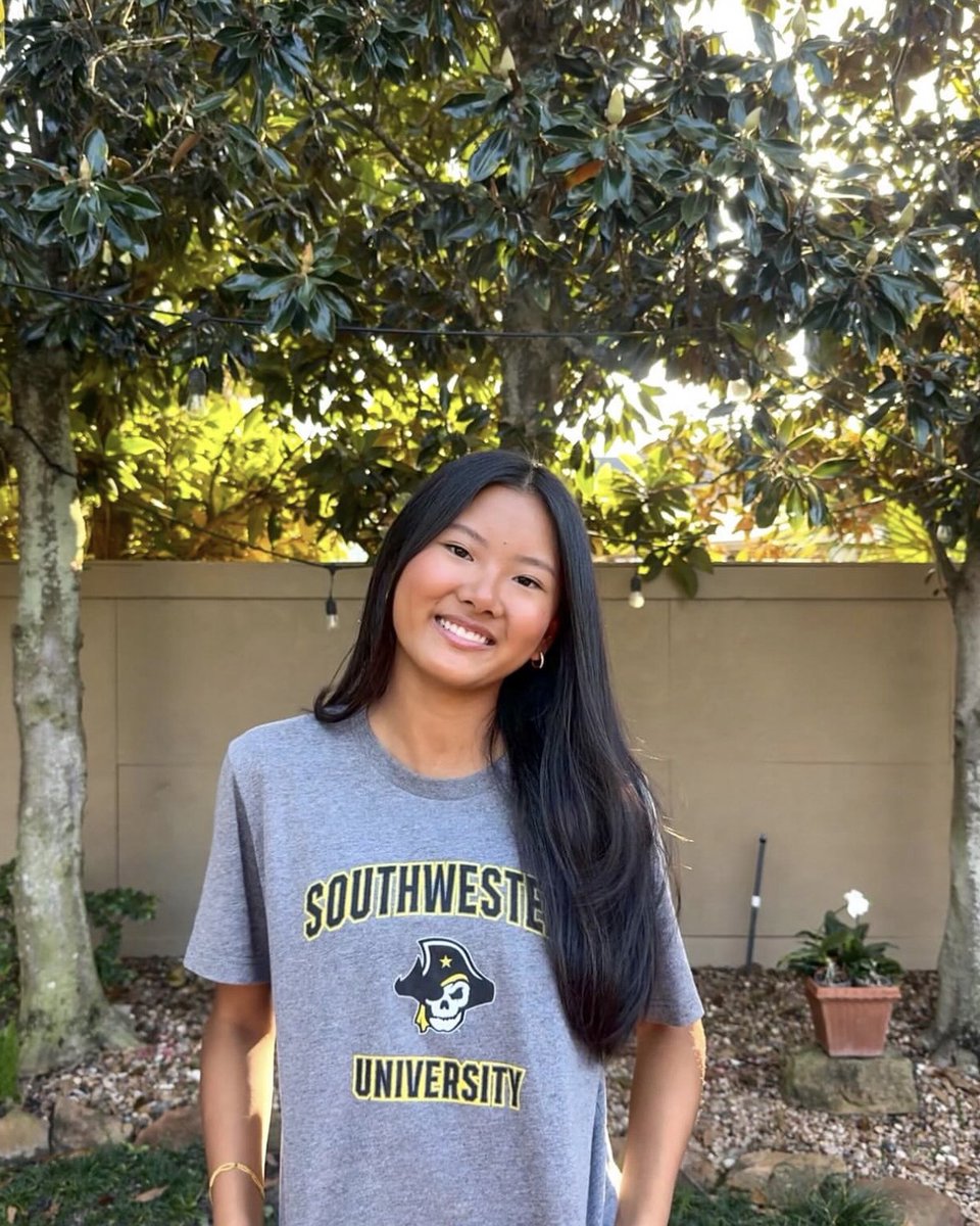 SouthwesternU's tweet photo. Give it up for #SU29! 🏴‍☠️ You'll be here before you know it! 

Are you a part of the Class of 2029? Be sure to tag us in your photos! #BeSouthwestern https://t.co/BDk6yMPJuq