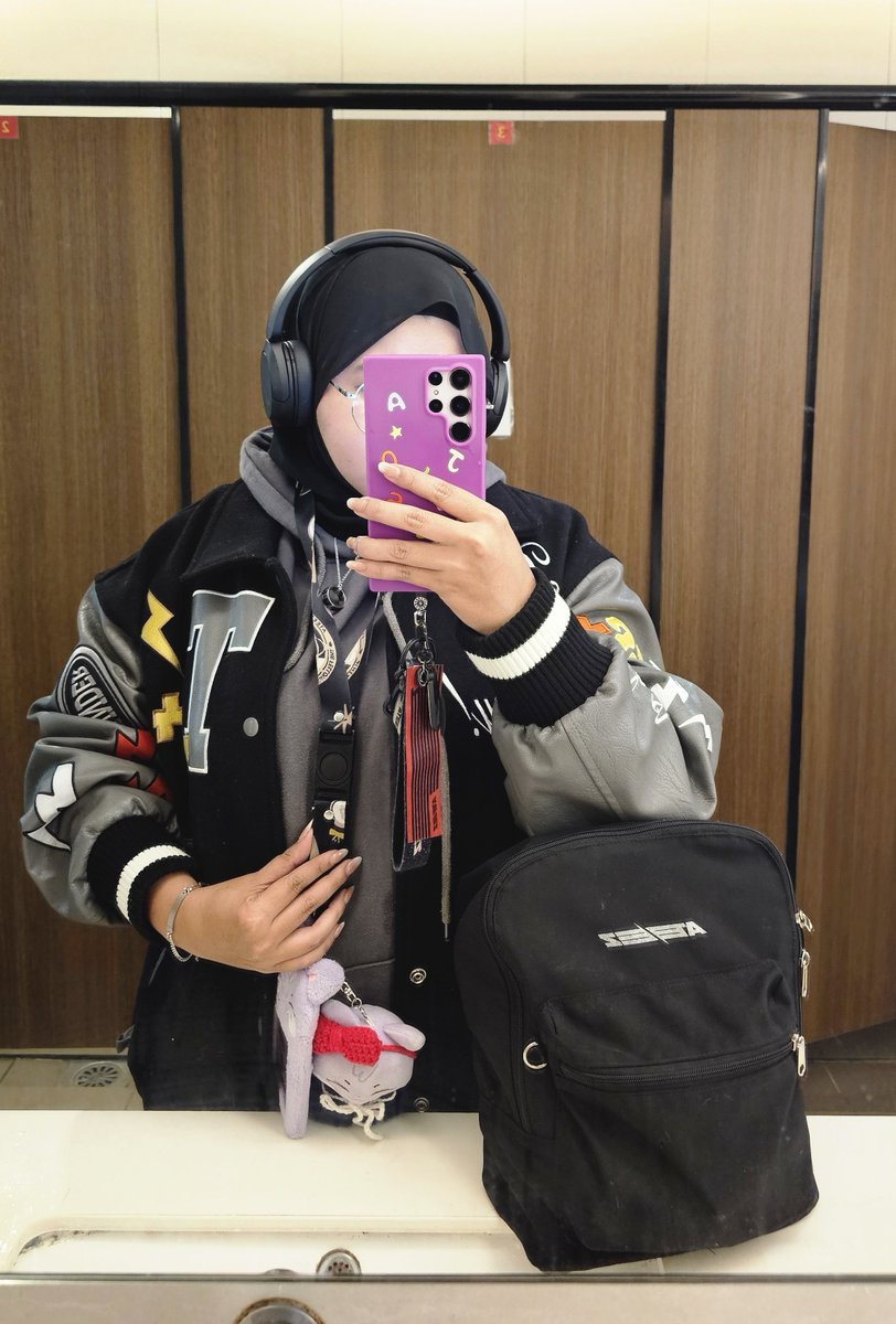 luvlylara's tweet photo. Putting up my gears for the screening!
Lightiny ✅
TTL Hoodie ✅
Thunder Varsity ✅
Strap ✅
Backpack ✅
Aniteez ✅
San, Mingi, Jongho birthday merch ✅
#Ateez #Mytiny
#TowardsTheLight #WillToPower #ATEEZinCinemas #ATEEZMovie #ATEEZ_WORLD_TOUR_IN_CINEMAS #에이티즈 #에이티즈영화 https://t.co/HOLYIH66tG