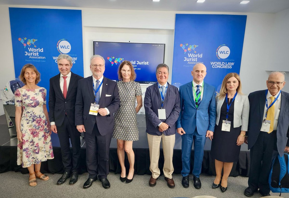 Pasaules juristu kongresā Santo Domingo vadīju diskusiju ar konstitucionālo tiesu priekšsēdētājiem, tiesnešiem un tiesībzinātniekiem no dažādiem kontinentiem par  konstitucionālās demokrātijas aizsardzības iespējām un līdzekļiem.
#WorldLawCongress