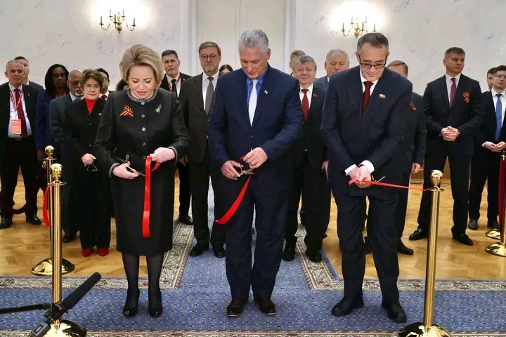 Beatriz Johnson Urrutia (@beatrizjurrutia) on Twitter photo El presidente cubano <a href="/DiazCanelB/">Miguel Díaz-Canel Bermúdez</a> encabezó la celebración de los 65 años del restablecimiento de relaciones entre #Cuba y #Rusia.
Deseamos éxitos a nuestra delegación de alto nivel en ese hermano país.
#SantiagoDeCuba El presidente cubano <a href="/DiazCanelB/">Miguel Díaz-Canel Bermúdez</a> encabezó la celebración de los 65 años del restablecimiento de relaciones entre #Cuba y #Rusia.
Deseamos éxitos a nuestra delegación de alto nivel en ese hermano país.
#SantiagoDeCuba
