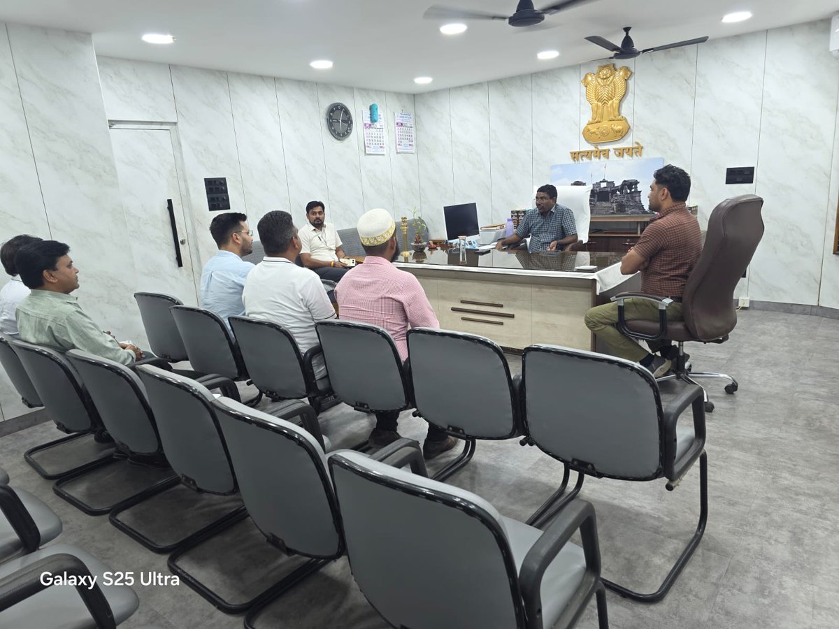 આગામી તા.11.05.2025 ના  રોજ દાહોદ શહેર ખાતે સાયક્લોથેનના આયોજન બાબતે પ્રાંત કચેરી, દાહોદ ખાતે બેઠક યોજી અમલીકરણ  અઘિકારીશ્રીઓને જરૂરી સૂચનાઓ આપી. <a href="/CMOGuj/">CMO Gujarat</a> <a href="/revenuegujarat/">Revenue Dep. Gujarat</a>