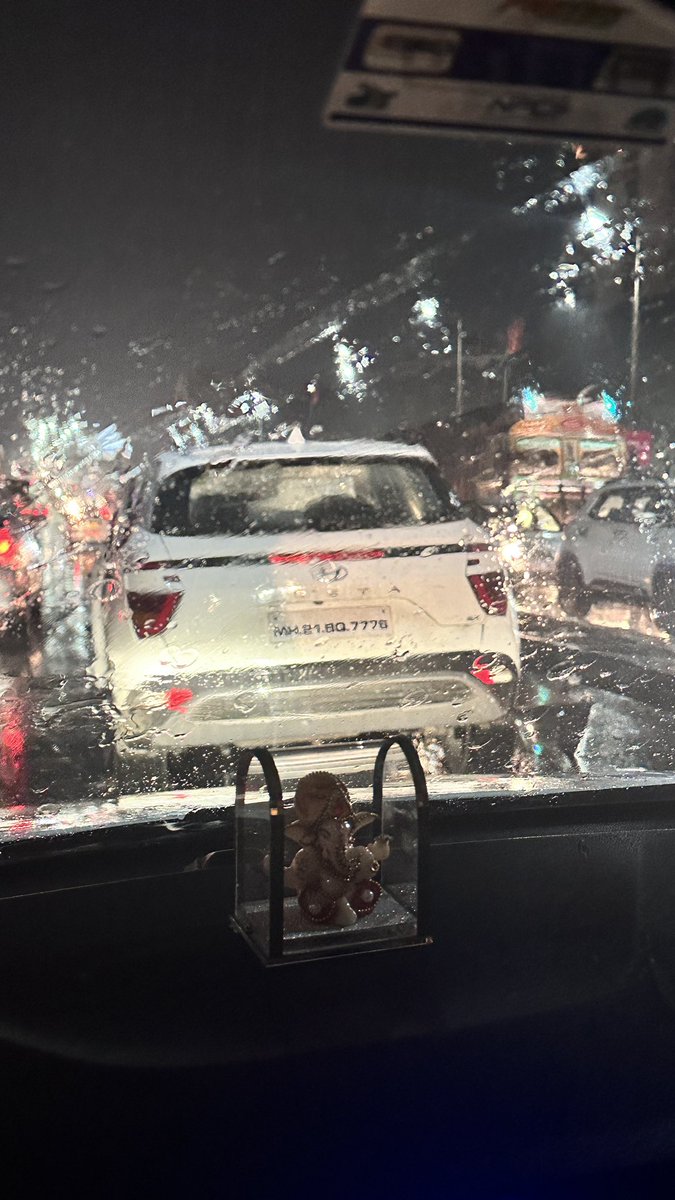pai_sasha's tweet photo. Accident on bridge near Kharghar @MumbaiPolice @Navimumpolice @MTPHereToHelp https://t.co/K3s2hD2rij