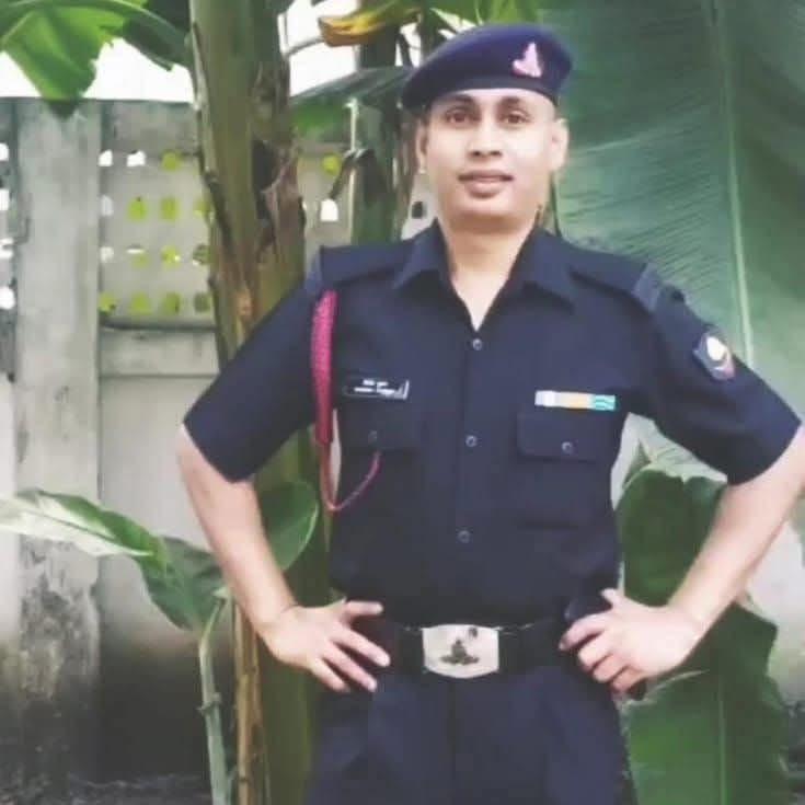 हमारे प्रदेश व इलाके के वीर सैनिक दिनेश कुमार शर्मा पुत्र श्री दयाचंद शर्मा गुलावत
आज मुल्क की आन के लिए पाकिस्तान के खिलाफ लड़ते लडते शहादत को पा गए।

वीर शहीद दिनेश को मेवात की तरफ से खिराज ए अकीदत! इलाका, प्रदेश और देश आपका ऋणी है।🇮🇳

परिवार को सलाम और संवेदनाए!