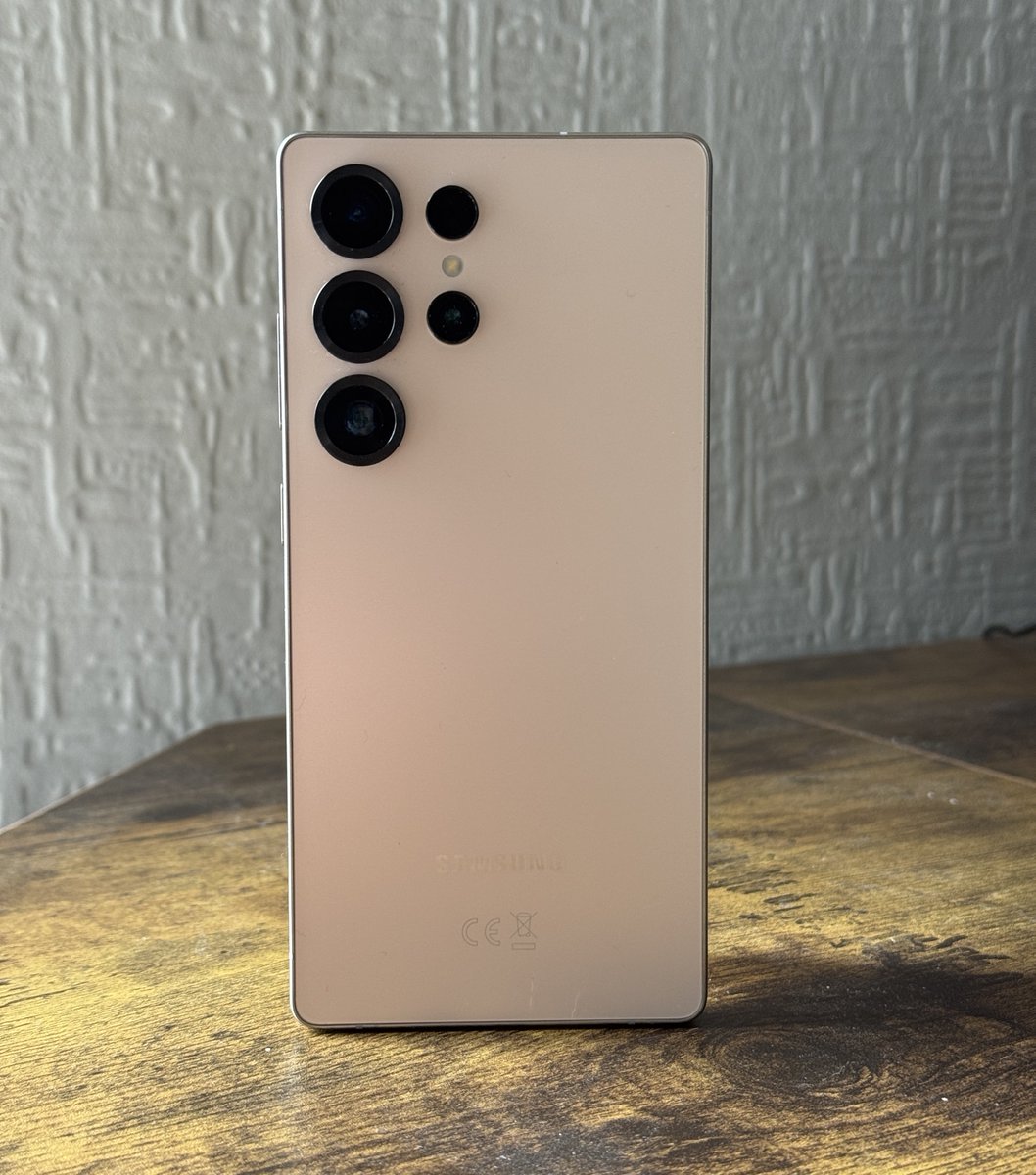 Holly - I like tech tweet media