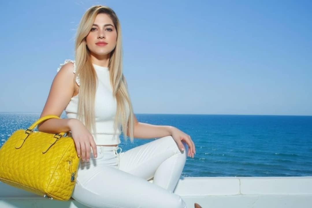 فخورين بهالحلوة سفيرتنا للنجوم بكونها الوجه الإعلاني لشركة بونجا 🥹💛
<a href="/ZeinabRestum/">الفان الشرسة ✨</a> X #BONJA