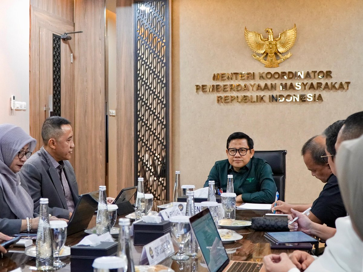 A Muhaimin Iskandar (@cakiminow) on Twitter photo Asosiasi Rumah Sakit Swasta Indonesia (ARSSI) datang ke kantor <a href="/kemenkopmRI/">Kemenko Bidang Pemberdayaan Masyarakat RI</a> hari ini. Kami berdiskusi tentang perkembangan sistem pelayanan kesehatan di Indonesia dan asuransi sosial dalam urusan kesehatan.
Kami juga membahas tentang Kelas Rawat Inap Standar (KRIS) dan Asosiasi Rumah Sakit Swasta Indonesia (ARSSI) datang ke kantor <a href="/kemenkopmRI/">Kemenko Bidang Pemberdayaan Masyarakat RI</a> hari ini. Kami berdiskusi tentang perkembangan sistem pelayanan kesehatan di Indonesia dan asuransi sosial dalam urusan kesehatan.
Kami juga membahas tentang Kelas Rawat Inap Standar (KRIS) dan