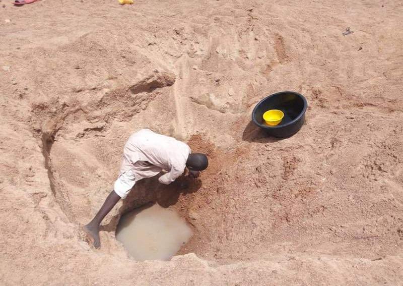 [Relire] « Nos épouses quittent la maison à 2h du matin pour aller à la recherche de l’eau. Elles y passent presque toute la journée. C‘est vraiment pénible »: Au Nord du Cameroun, l’eau est une denrée rare

agripreneursdafrique.com/article/au-nor…