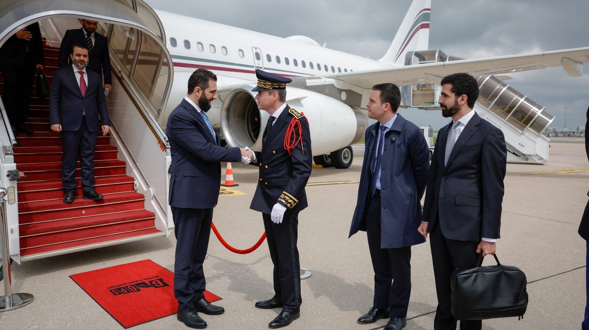 NEW -- here's #Syria President Ahmed al-Sharaa landing in #Paris, for an official visit and meetings with <a href="/EmmanuelMacron/">Emmanuel Macron</a> at the Elysee Palace.