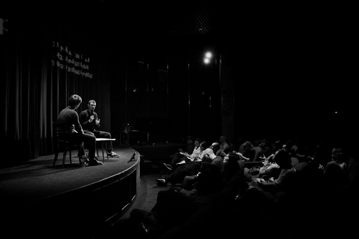 C’était lundi soir au Balzac. 350 personnes pour ce dialogue HORSCHAMP avec Geoffroy de Lagasnerie pour parler du cinéma et de l’abolitionnisme pénal, du crime et de la vie, de la justice, de la vengeance ou de la création…

Une soirée animée par Léolo Victor-Pujebet.