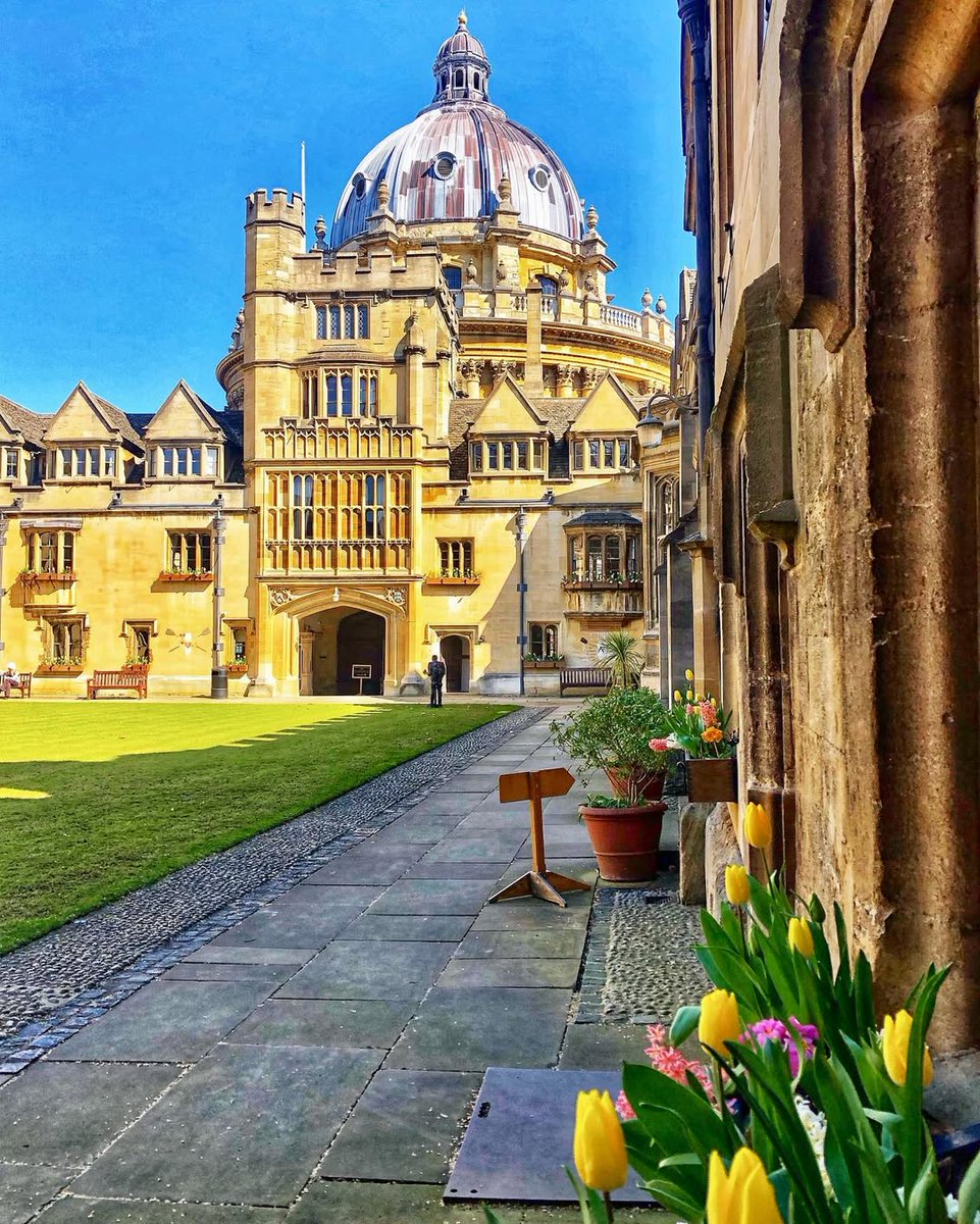 Spring at Brasenose College 🌷

📸  Instagram | LinaFromOxford