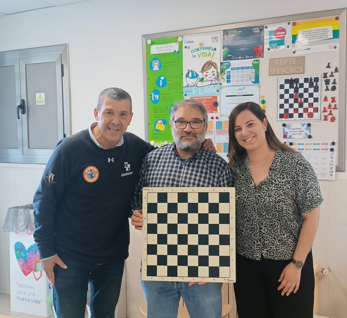 Avui visita a l'Escola <a href="/FEDACRipollet/">FEDAC-Ripollet</a> !! Hem treballat conjuntament pel bon funcionament i ensenyament de l'hora Complementària #Eskcmat de les <a href="/EscolesFEDAC/">Escoles FEDAC</a>. Moltes gràcies Estefania i Edu! <a href="/davidbernaltbn/">David Bernal López</a> <a href="/ariadnaplanas/">Ariadna Planas</a> <a href="/EloiNortes/">Eloi Nortes</a> <a href="/mrovi23/">Meritxell Rovira</a> <a href="/ramonperez23/">Ramon Pérez</a> <a href="/jordi_p35/">Jordi Pérez</a> <a href="/jdurro/">Jordi Durro</a>