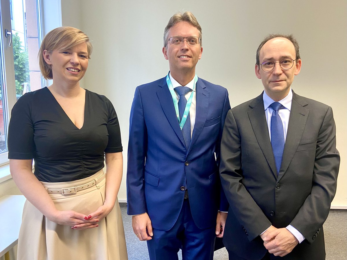 Today I had a meeting with Mr. Balázs Hankó, Minister for Culture &amp; Education in Hungary. We talked about the legal reforms <a href="/euatweets/">EUA</a> suggested in the last edition of the #AutonomyScorecard (bit.ly/4d2O5LW).
We appreciate the opportunity for an open and frank dialogue.