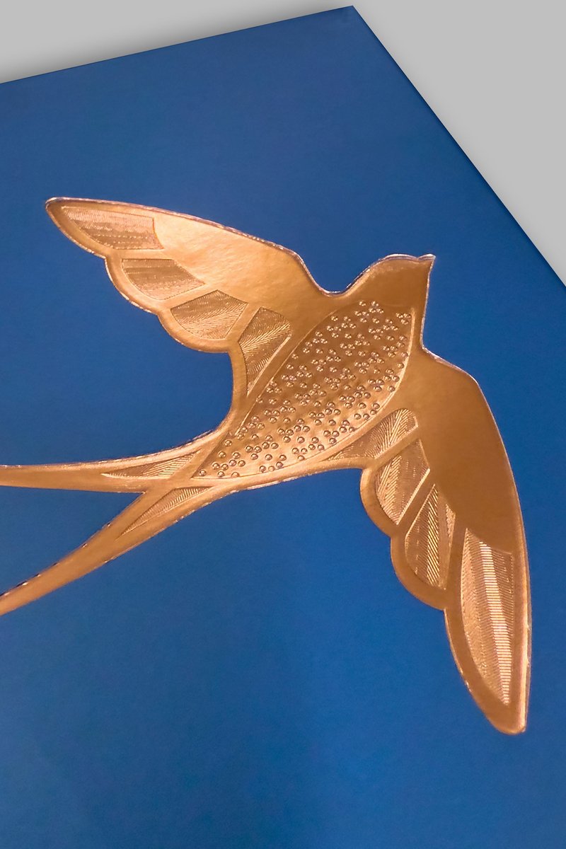 We were pleased to collaborate with Studio Parr on the development of this elegantly crafted box and label for Leonardslee family vineyards.

Tomlinson created a bespoke texture that exemplifies how thoughtful design, paired with the right embellishments, can elevate a brand.