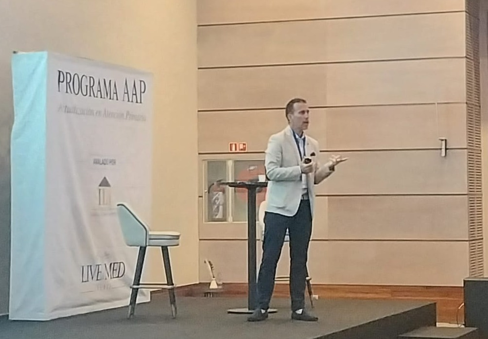 #AAP25Valencia🌟El👨‍⚕️Dr. Sergio Arqués Egea presenta su ponencia: #Depresión en población activa.
<a href="/SEMERGENap/">SEMERGEN | Médicos de AP #YoPrefieroMFyC</a> 

🌎📅 ¡Conoce las próximas fechas y sedes del #ProgramaAAP!
 lc.cx/9hIECu