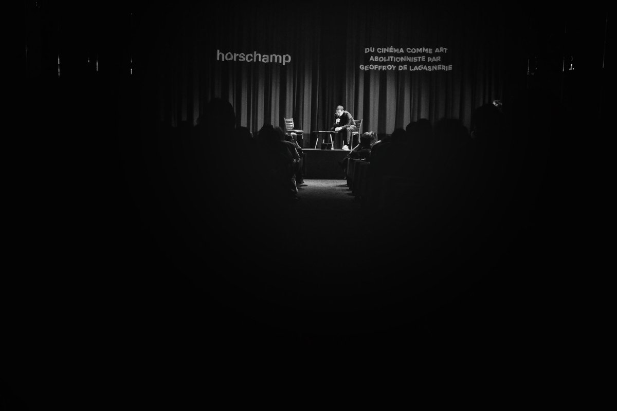 C’était lundi soir au Balzac. 350 personnes pour ce dialogue HORSCHAMP avec Geoffroy de Lagasnerie animé par Léolo Victor-Pujebet pour parler du cinéma et de l’abolitionnisme pénal, du crime et de la vie, de la justice, de la vengeance ou de la création…