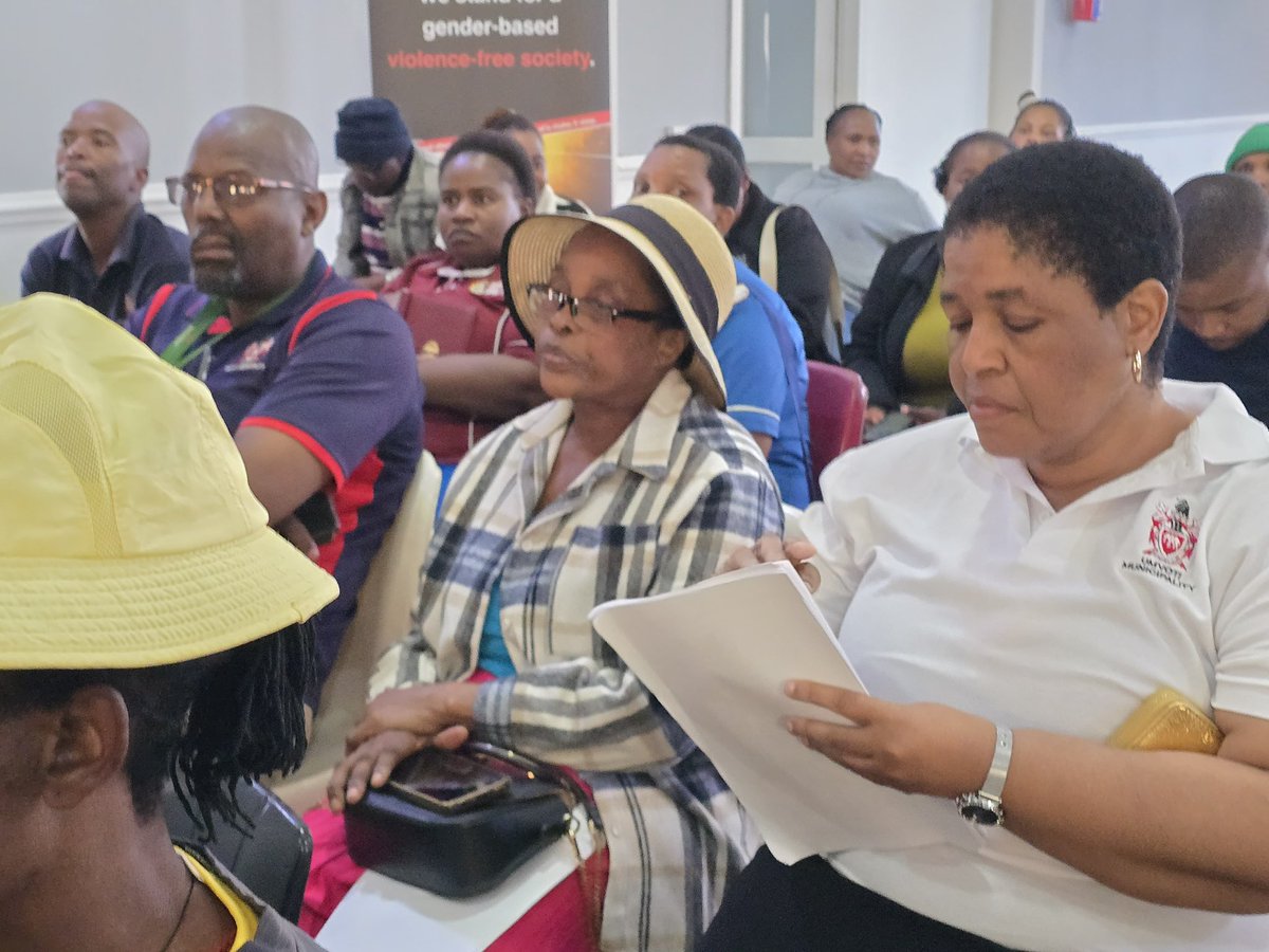 GCIS_KZN's tweet photo. Siqalile isigcawu sokwazisa ngokuklanywa kwemingcele kumkhandlu Umvoti. Lesi sithangami esiholwa yinhlangano yezemklamo (Municipal Dermacation Board); inhlangano yeZokhetho (IEC) kanye nomasipala waseMvoti. Izihambeli zithole nethuba lokufaka izicelo kwibhodi zokuthi umklamo waseMvoti uhambisane nezidingo zawo zomphakathi.
Izincomo zomphakathi zithathwe yi-MDB ukuyozibuka ukuze kuphume umklamo owodwa kumasipala waseMvoti. Izincomo zomklamo zizovalwa mhlaka 30 June 2025, amalunga omphakathi ayanxuswa aqhubeke afake izincomo kwibhodi.
Inhlangano yeZokhetho nayo ayisalanga ngaphandle njengoba inxenxe abavoti ukuba babhalise futhi bazibheke ukuthi bayavela yini ohlwini labavoti. 
UMnyango wezokwazisa nokusabalalisa kolwazi nawo ubukhona ukuhlinzeka ngolwazi emphakathini.
