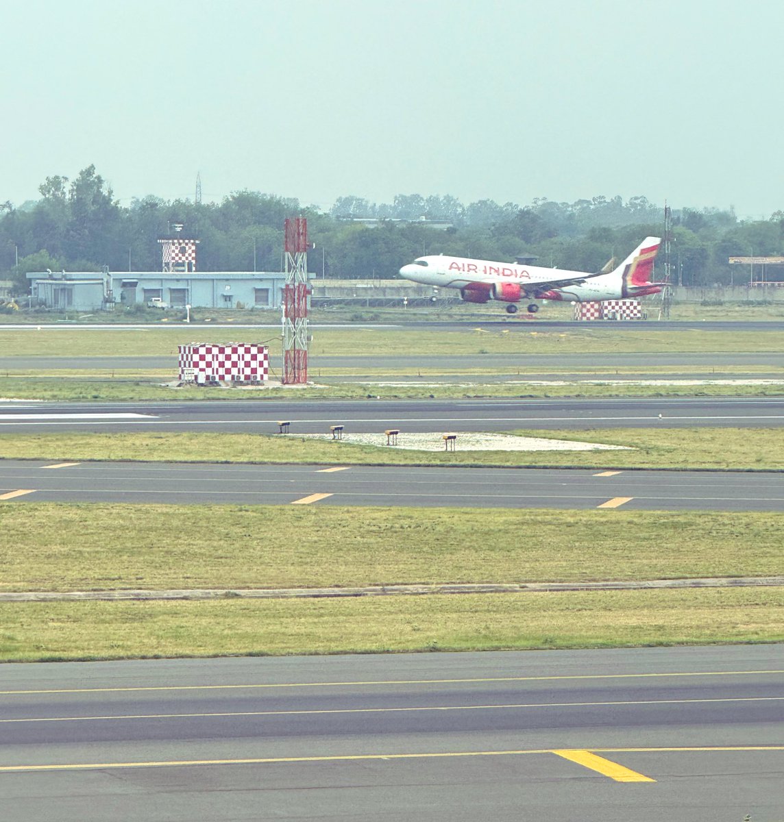 BOMgirltweets's tweet photo. Favorite gate to spot planes land #IYKYK #VIDP. https://t.co/NzozMrkbGY