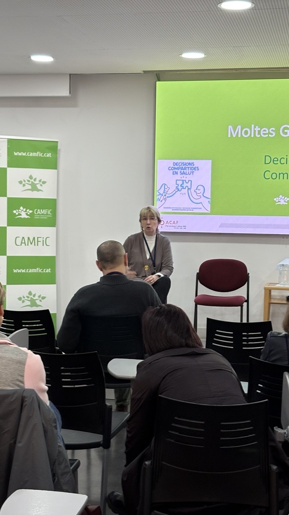 CAMFiC's tweet photo. 2n taller de la Jornada #FibromiàlgiaCAMFiC sobre decisions compartides amb Cristina Montané i Maria Badenes. 🗣️“Cal compartir decisions, també en salut”. #FibromiàlgiaCAMFIC #GESSCAP https://t.co/bgJnd5XXRr