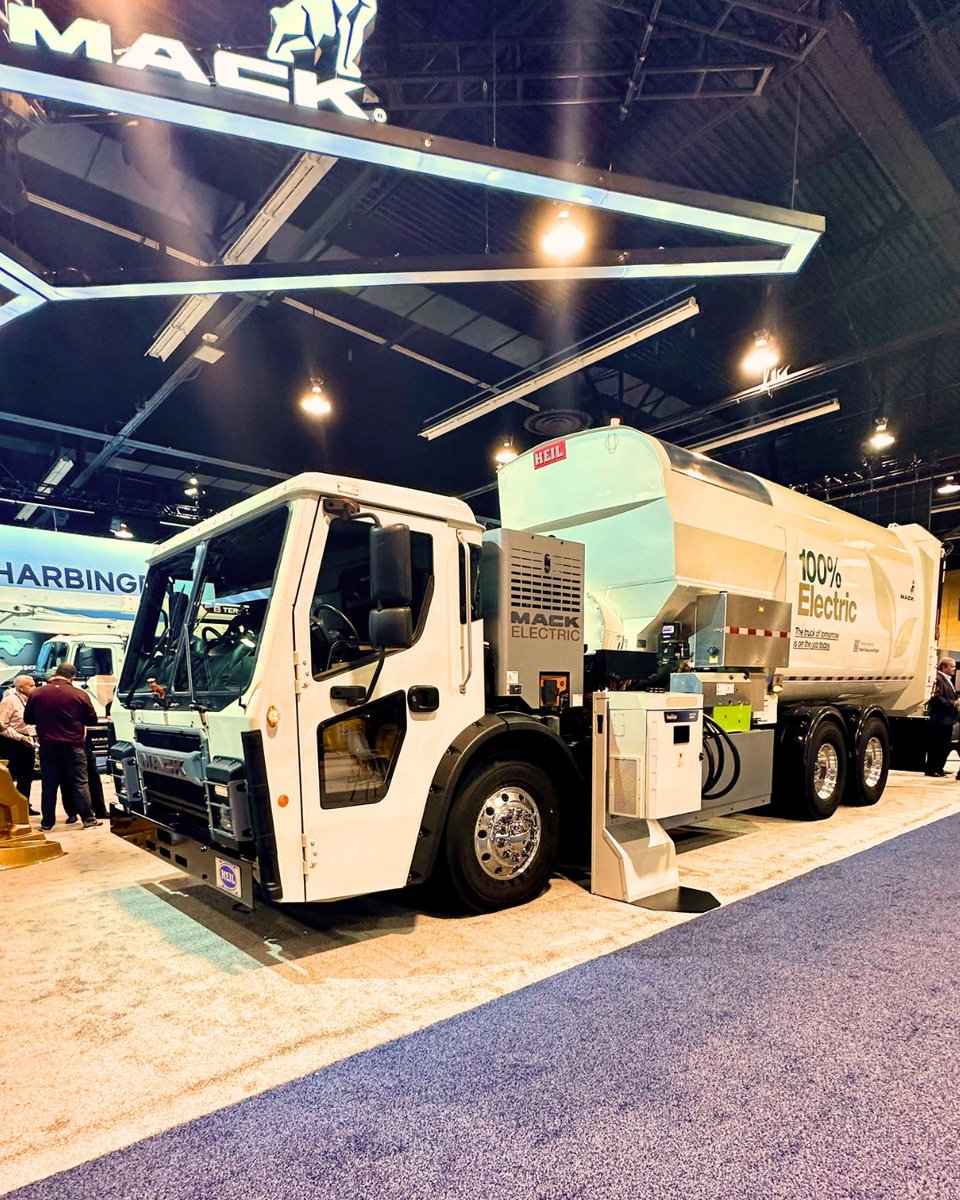 MackTrucks's tweet image. 🚛 Big announcements out of @ACTExpo last week!
President Jonathan Randall unveiled the battery-electric Mack Pioneer. Attendees also got a look at our proprietary e-axle and the @Proterra_ batteries that will power the Mack Pioneer Electric. ⚡️🔋