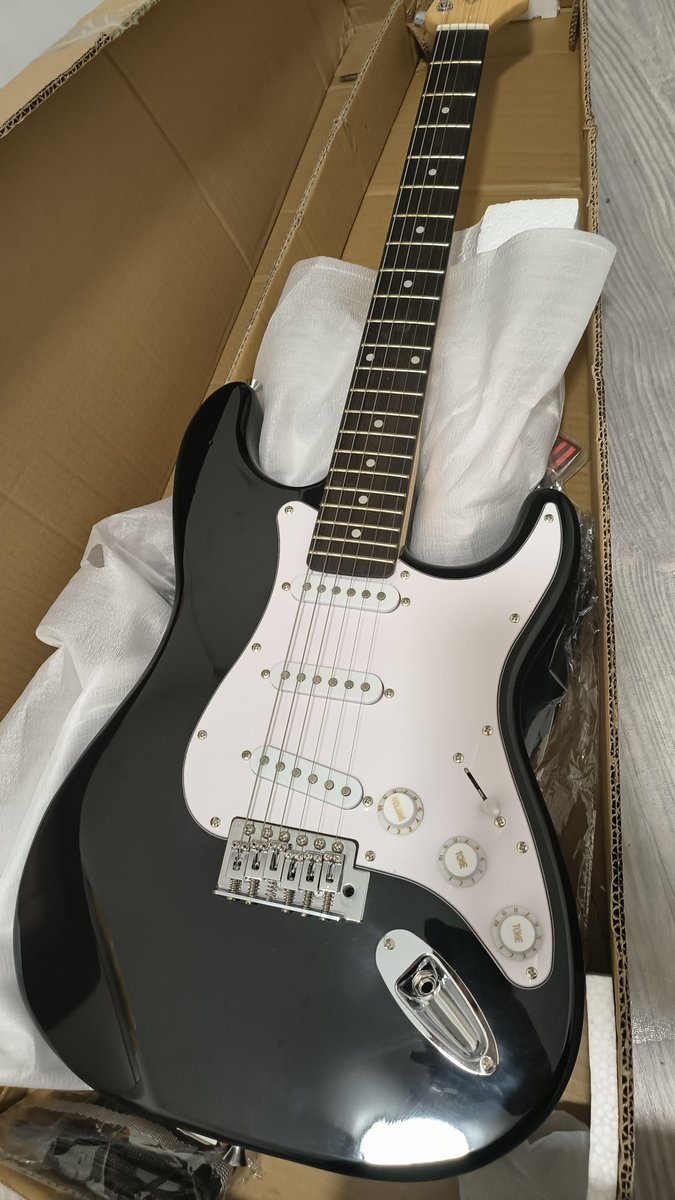 im one step closer to becoming micheal clifford 🔥🔥🎸