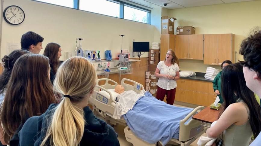 High school students: Ready to explore a health care career? Join COCC’s Health Careers Expo on May 16! Hands-on classes, real pros and snacks!  Register now: cocc.edu/departments/al…