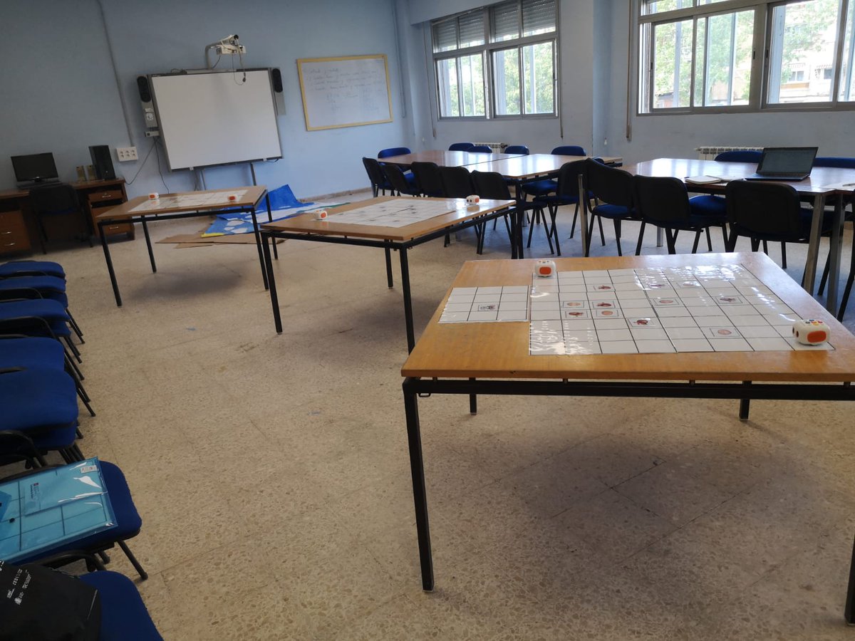 Seguimos acercando la programación y robótica a los centros de la Comunidad de Madrid como parte del Programa Código Escuela 4.0.

Esta semana les ha tocado a los alumnos/as de Infantil conocer a TaleBot.

¡Hemos disfrutado mucho!

#CódigoEscuela4_0_Madrid #IFC_Madrid