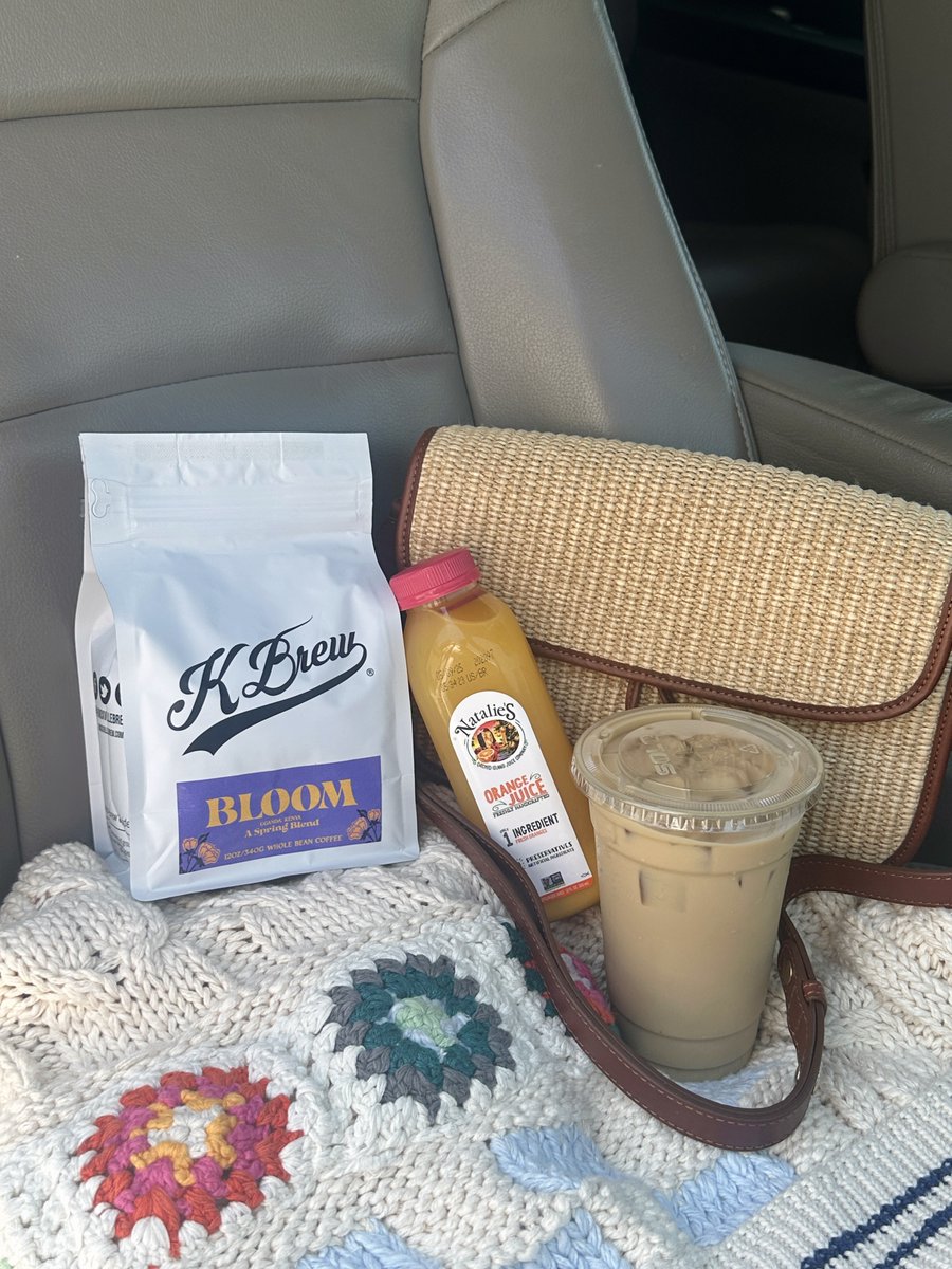 BLOOM IS HERE. 💐☕️ Enjoy our newest spring blend from home — tasting notes of fruit candy, rasberry, lemon rind, and cola. 🍬🍋🥤