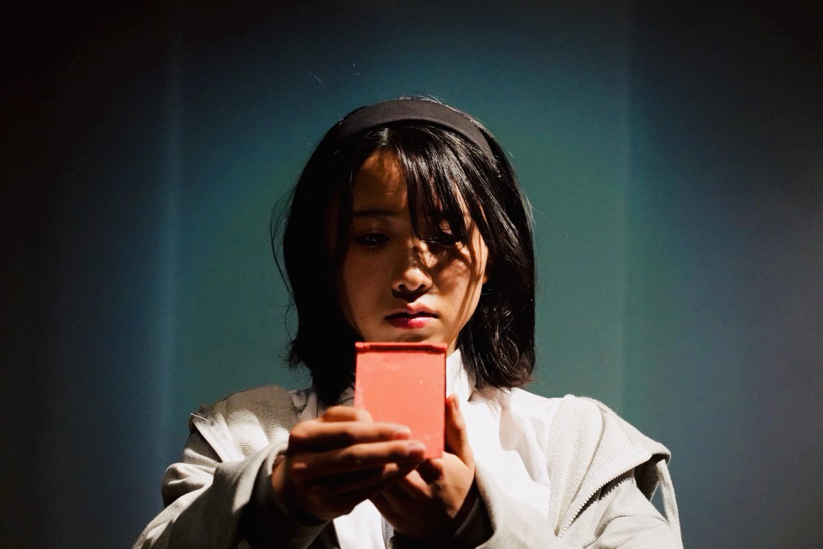 【さいきんのお仕事】

丸丸企画旗揚げ試演会『#うつつつう』
ゲネプロ写真も撮影させていただきました。柔らかい光、反射する光、様々な光の表現が重ねられていた本作品にふさわしい舞台写真になったと思います。

みんなにおすそわけ😆