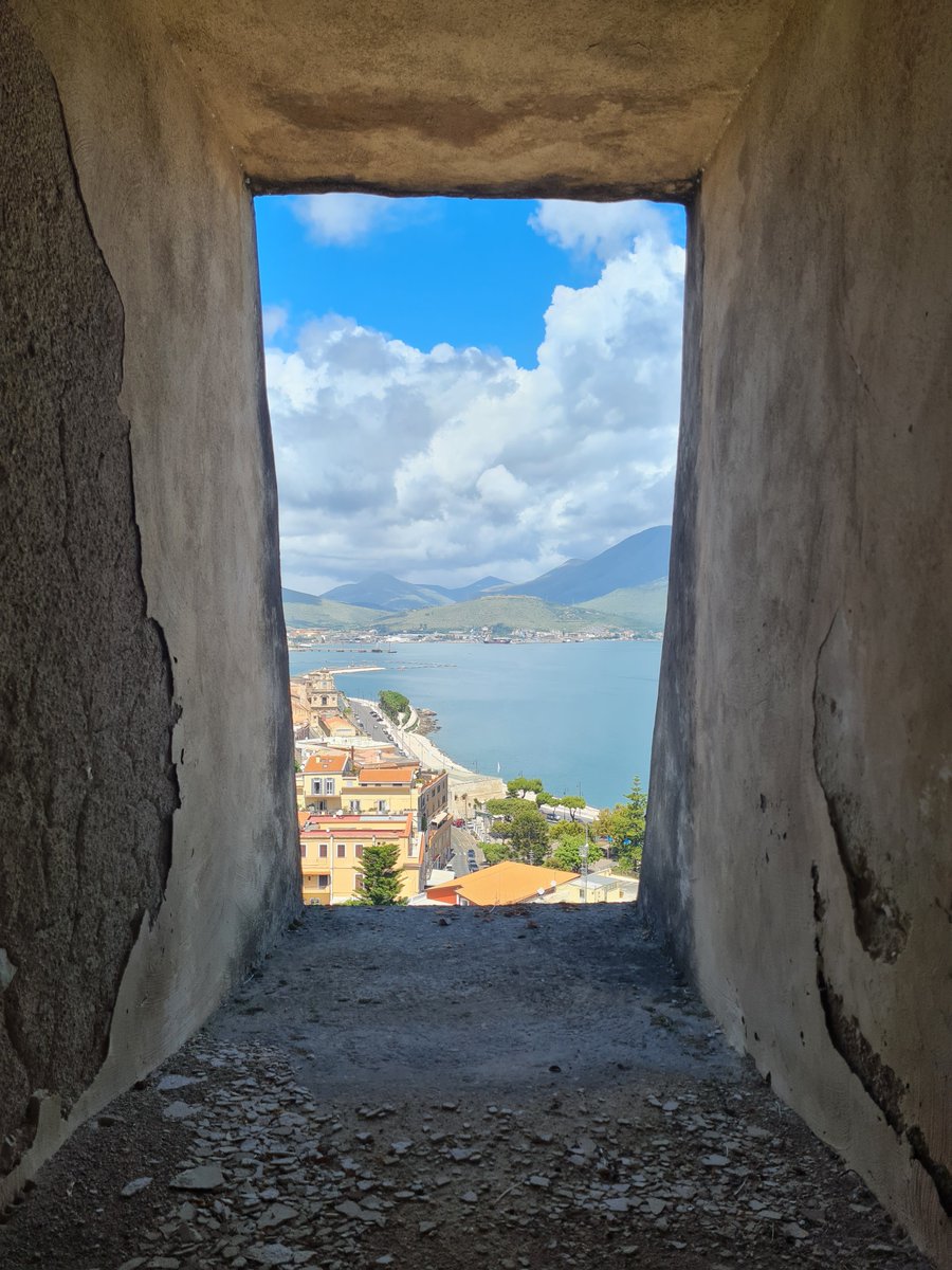 Massimi40945796's tweet photo. Secondo giorno a #Gaeta, al #WIAC2025, evento organizzato dal Prof. Giorgio Buonanno di #UNICAS (Università di Cassino e del Lazio Meridionale), in collaborazione con @CERN e @WHO.
Al centro dell'attenzione il monitoraggio di #CO2 e #particolato, soprattutto PM2.5.
#IAQ #HVAC https://t.co/npJLInB8IW