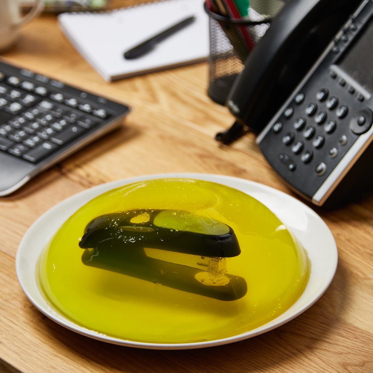 No Context Brits tweet media