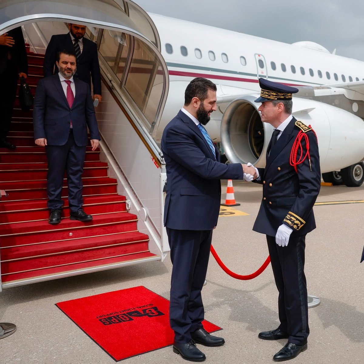 الرئاسة السورية: الرئيس الشرع يصل مطار شارل دي غول في باريس في أول زيارة رسمية له إلى أوروبا

#سوريا #دمشق #فرنسا