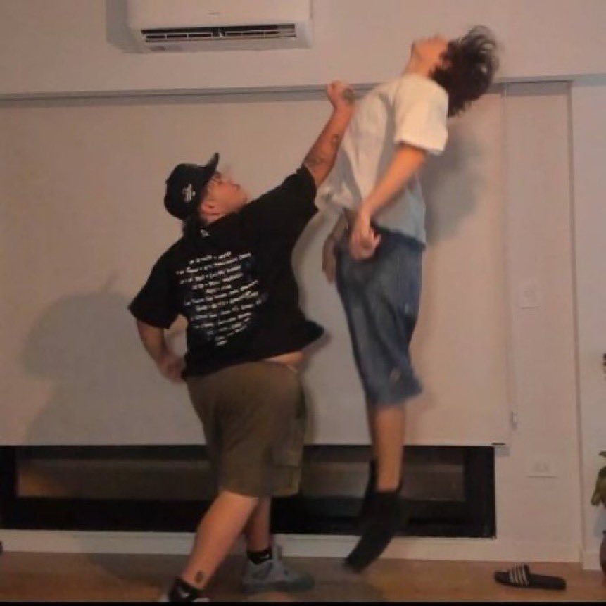 insane poses (@insaneposes) on Twitter photo 