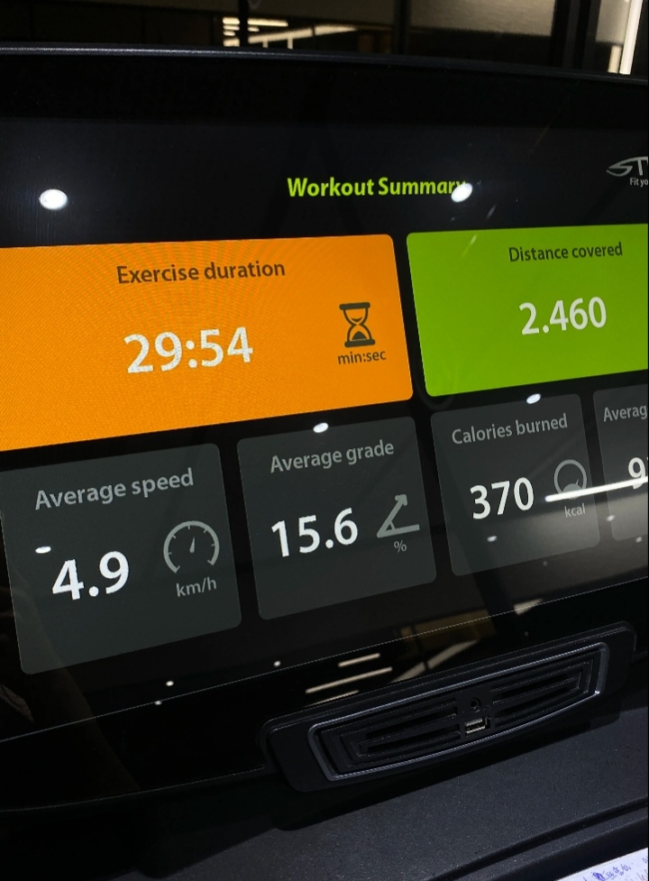 Keep fit during busy workdays💪
#Fitness #Shakerbottle #Dailylife