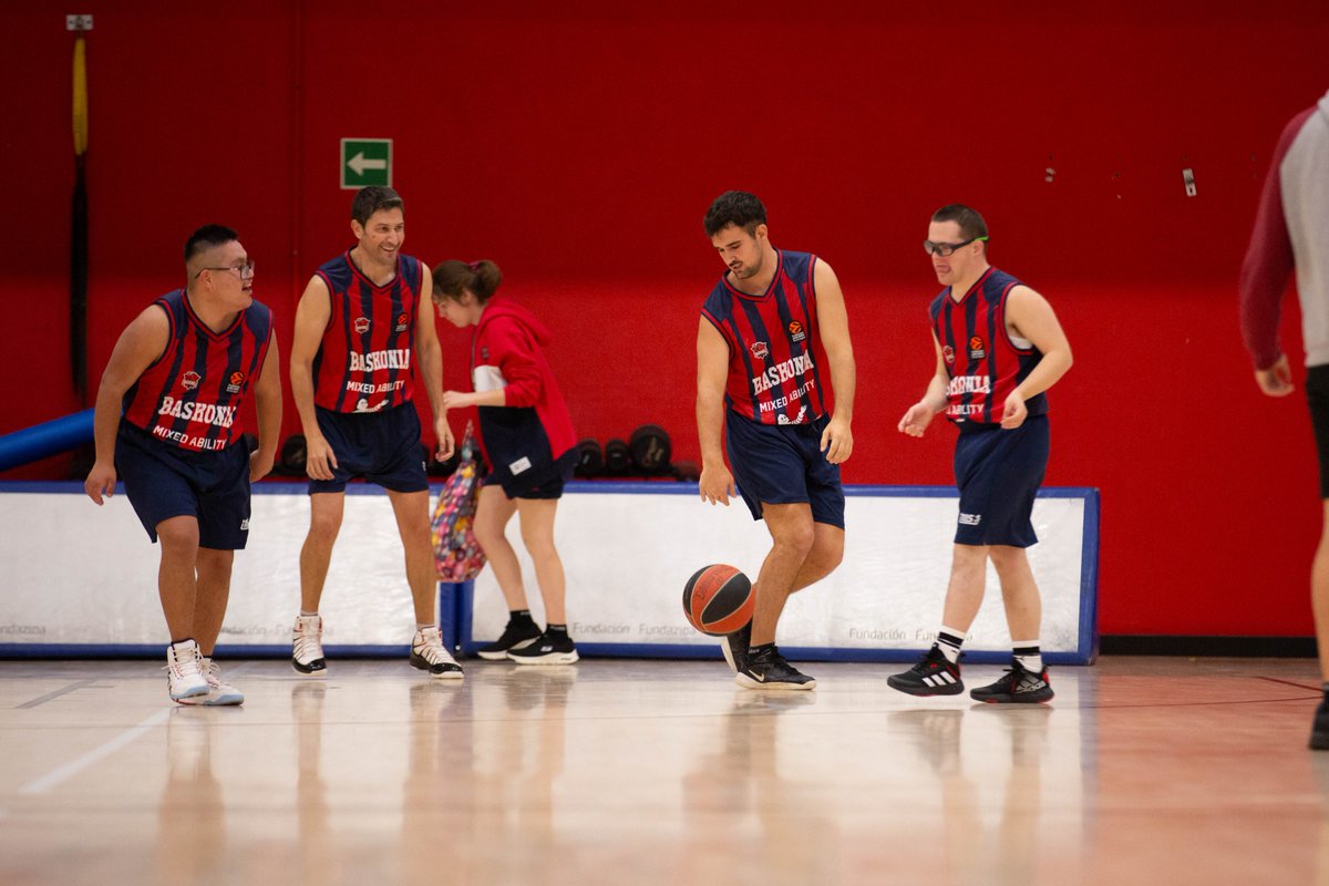 FundacionBKNDA's tweet image. 🔝 Baskonia Mixed Ability, referente internacional de baloncesto senior para personas con y sin discapacidad

🇦🇷 El club argentino Mendoza Buxers ha creado su propio equipo inspirado en el modelo de la Fundación Baskonia Alavés

ℹ️ tinyurl.com/2rhr88cs

#MixedAbility