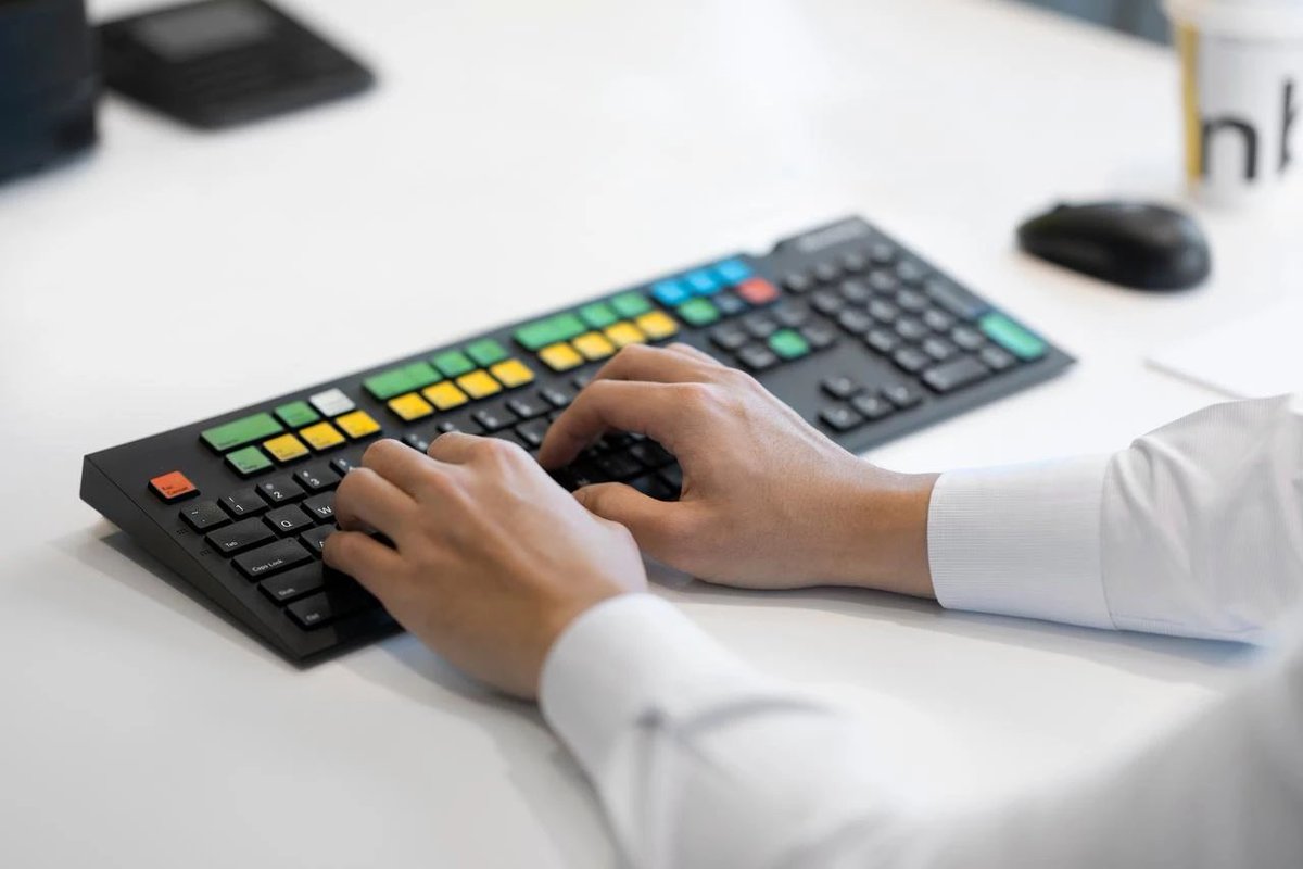 BoringBiz_'s tweet photo. My hands look like this so the shareholders can look like this https://t.co/aiZAZiHZbl