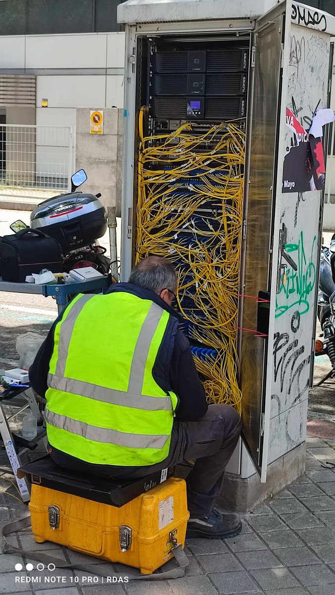 ¡Corta el amarillo!.¡EL AMARILLO!.