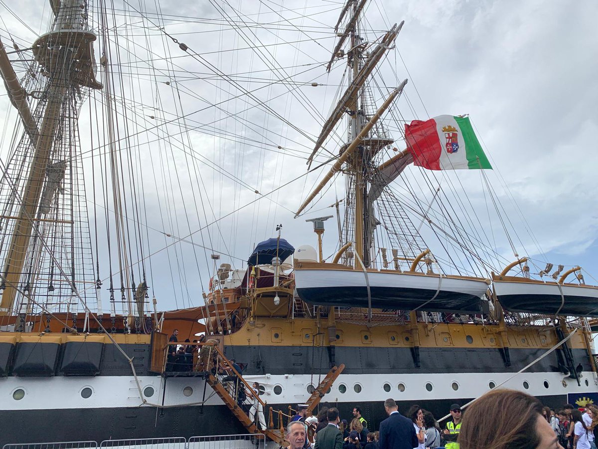 Amerigo Vespucci a Reggio Calabria: il respiro della storia e l’incontro tra i popoli sulla nave più bella del mondo yescalabria.com/amerigo-vespuc…