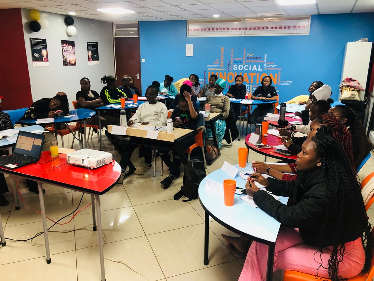sndbxubuntu's tweet photo. 📍Nairobi Vibes!
Today’s People &amp; Process session had our creatives thinking like visionary leaders! 👨🏾‍💼 — helping our creatives understand how to build strong teams, streamline operations, and run their businesses better. 💼🔧💡

#Sanarake #CreativeEmpowerment #NairobiCreatives https://t.co/MnN0Q7C5B2