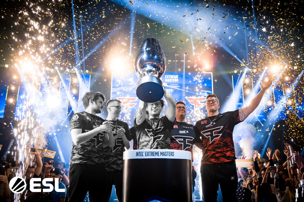 ESLCS's tweet image. The three musketeers.

The three superstars.