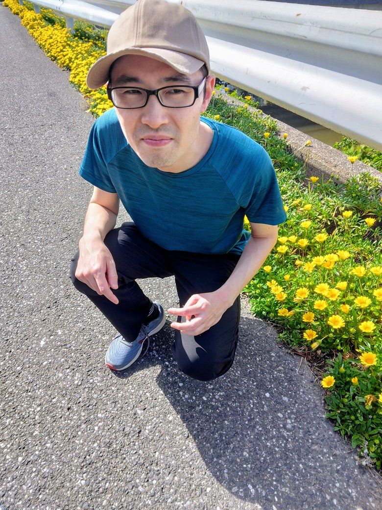 I never get tired of walking along the same path.
This is because the scenery changes dramatically depending on the weather and the seasons: sunlight, wind currents, the movement of people, the color of the sky, plants, birds, and so on.